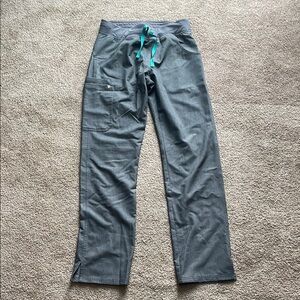 FIGS scrub pants in graphite small/tall